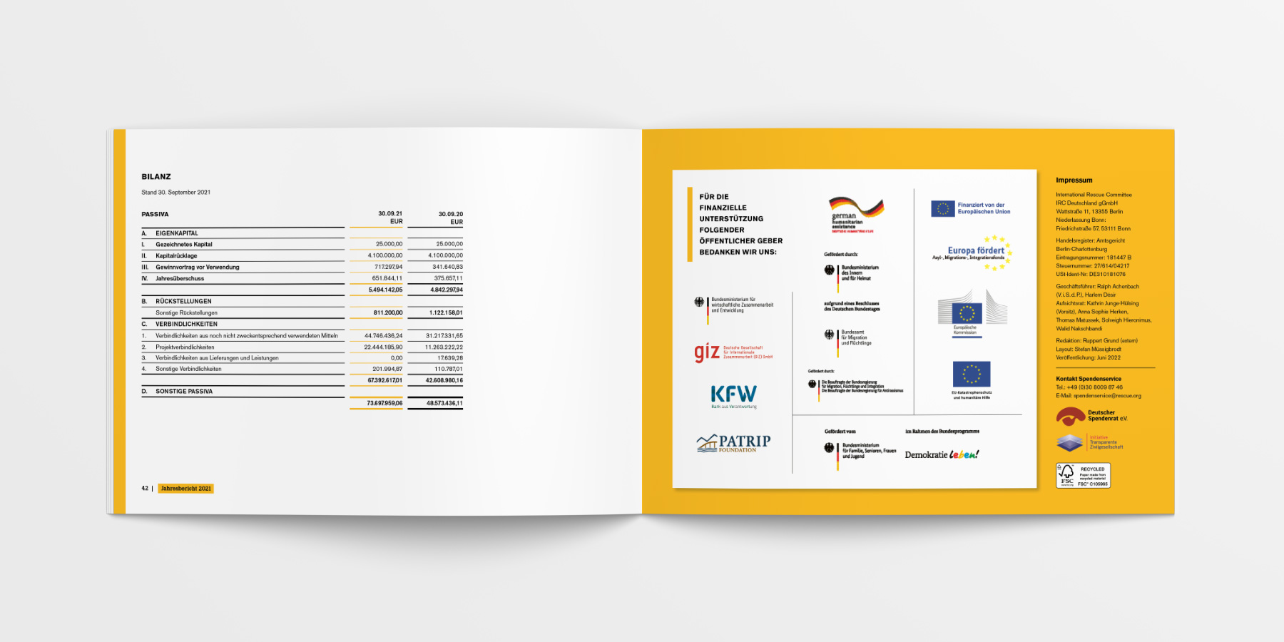 Letzte Seite des Jahresberichts mit Impressum, Sponsorenlogos und Kontaktdaten. Die Gestaltung bleibt im Corporate Design, mit einer klar strukturierten Typografie für optimale Lesbarkeit.
